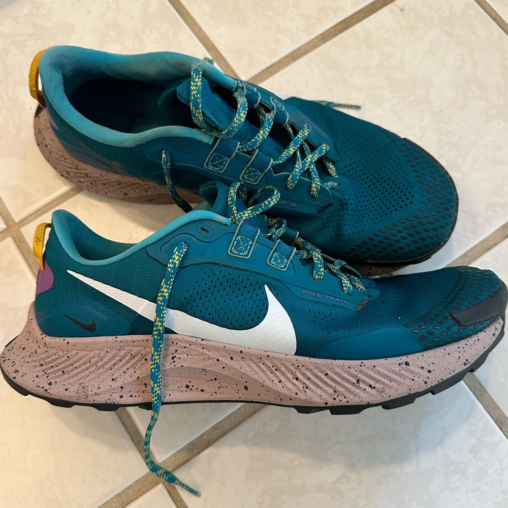 Men’s Nike Pegasus Trail 10.5 - Excellent